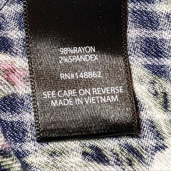 Torrid Crinkle Gauze Cold Shoulder Tie-Front Top Blue With Floral Print Size 2 - Picture 9 of 12